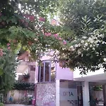 Hotel Deja